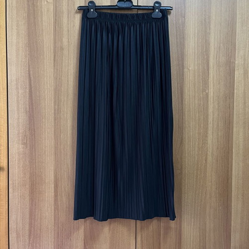 Zara midi pleated skirt black like new, size S