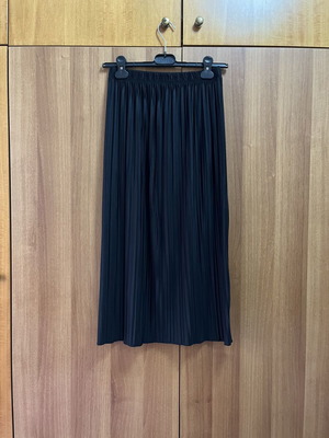 Zara midi pleated skirt black like new, size S