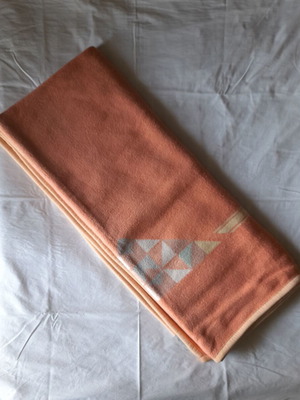 Single blanket used, suitable for single or small double bed