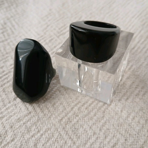 Large black rings set of 2 pieces like new