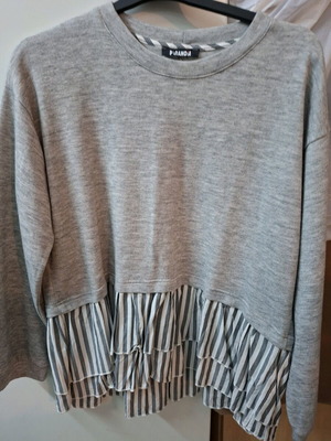 Long-sleeve blouse with ruffle hem gray new