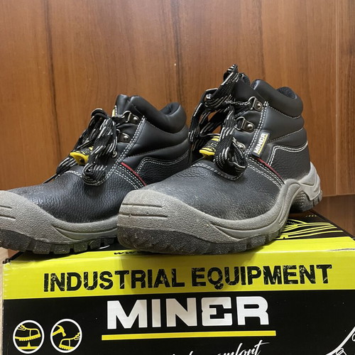 Miner steel toe shoes size 40, black