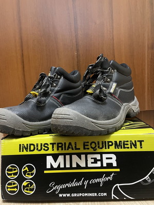 Miner steel toe shoes size 40, black