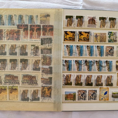 Stamp album collection like new, approx. 642 Greek sealed stamps 1980-1990