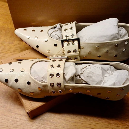 Corina rock Mary Janes ballet flats beige with silver details like new