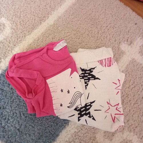Baby set like new with leggings, fuchsia top and Miss Ebita hat 6M