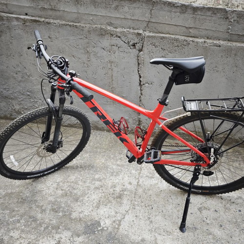 Trek Marlin 8 mountain bike, SRAM drivetrain, Deore brakes, RockShox suspension, XL