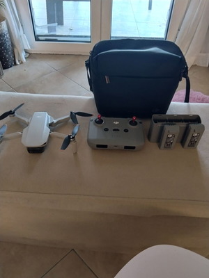 Drone Dji Mini 2 σαν καινούργιο με δύο μπαταρίες και τηλεχειριστήριο
