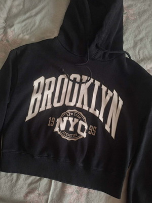 Women's black sweatshirt, size S