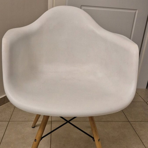 Small Armchair White With Armrests Like New