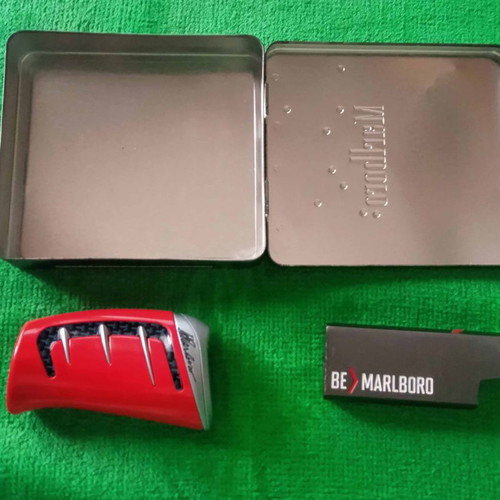 marlboro plastic cigarette case Marlboro pack used with metal cigarette… - € 22,00