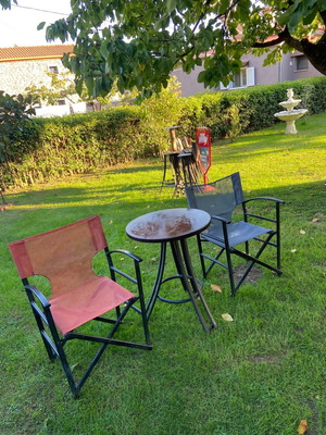 Metal director chair like new, oven painted