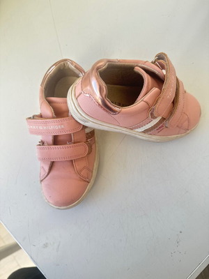 Tommy Hilfiger girls' shoes used, size 28, pink