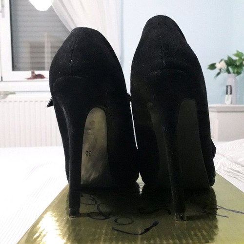 Black suede pumps with strap, 12 cm stiletto heel, size 35 like new