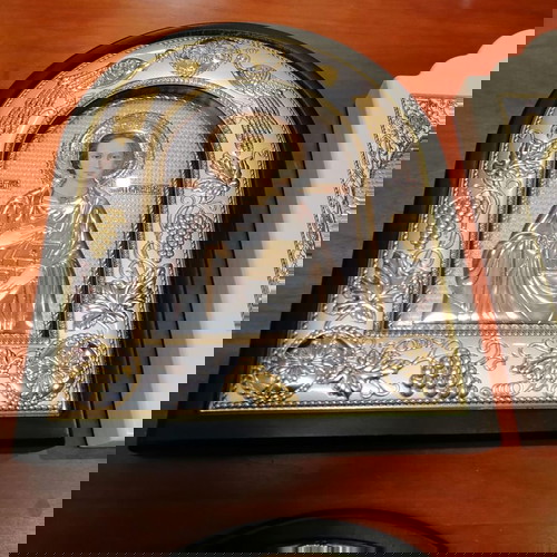 Ιερές εικόνες από τις Καρυές Αγίου Όρους καινούργιες, επάργυρες με τζάμι