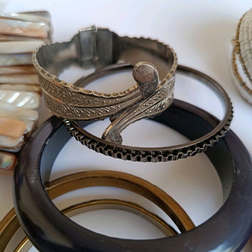 Various bracelets used, colorful pack