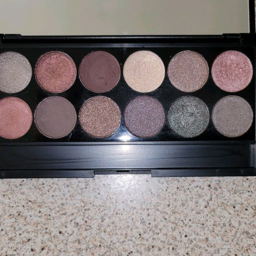 Sleek i-Divine Goodnight Sweetheart palette like new