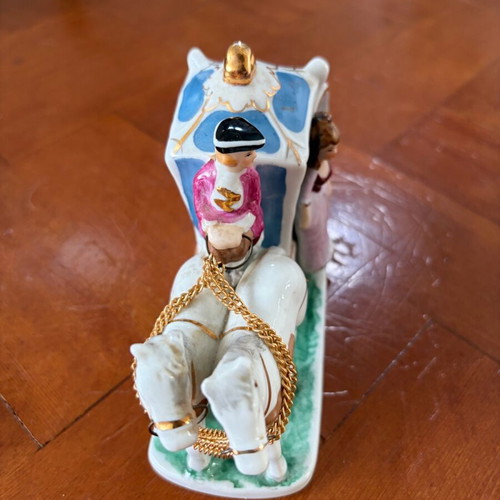 Porcelain figurine carriage like new, small crack