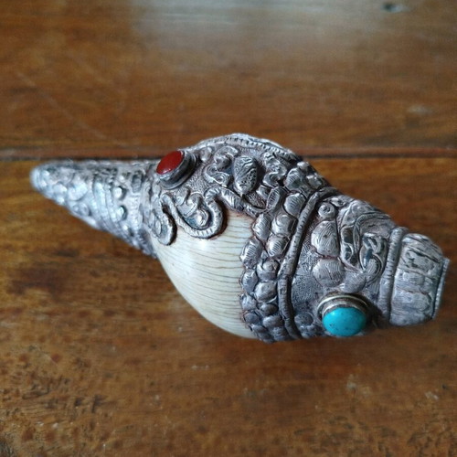 Tibetan Shanka Shell like new, white metal with semi-precious stones