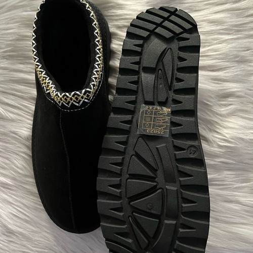 Women's black slippers new, closed design, comfortable