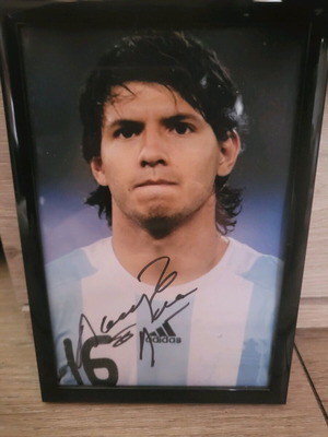 Kun Aguero authentic autograph new