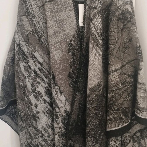 Funky Buddha women's cape new, one size, black and gray