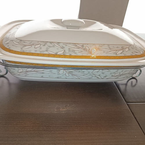 Heat-resistant serving dish with lid and metal base vintage style like new