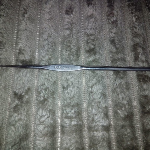 Tulip crochet hook number 16 (0.8 mm) like new