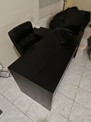 Desk with adjustable corner like new