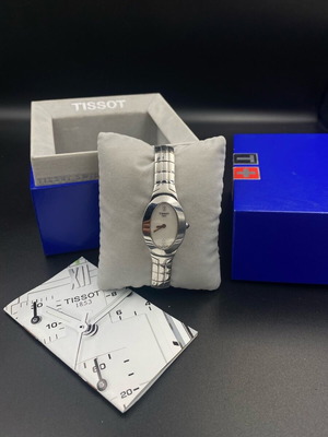 Ρολόι Tissot Oval-T γυναικείο σαν καινούργιο με mother of pearl καντράν