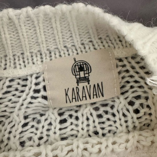 Karavan white pullover one size like new, balloon sleeves