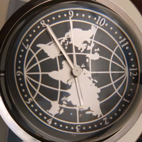 Decorative desk clock globe like new