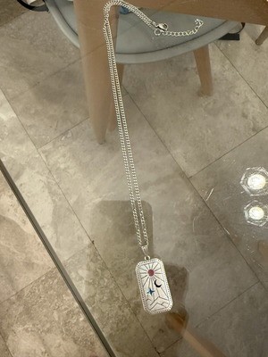 Silver pendant necklace