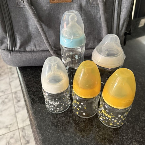 Bag and 5 baby bottles set