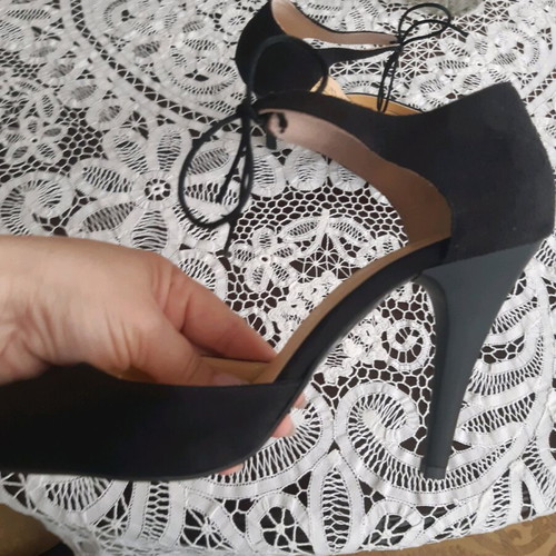 Black pumps like new, size 37, 10cm heel
