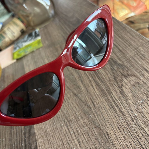 Cat Eye Lolita Sunglasses like new, red mirror lenses