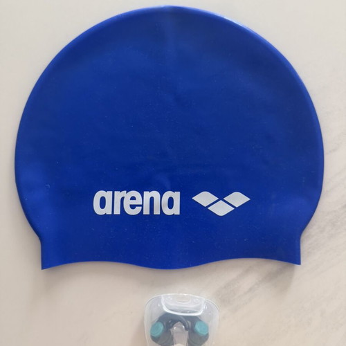 Arena kids earplugs and swim cap like new, blue