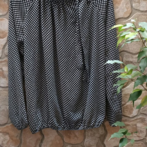 Polka Dot Shirt like new, one size, black and white with elastic hem