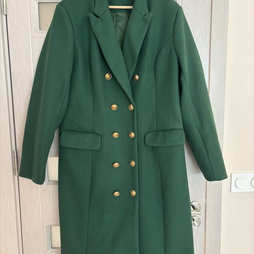 Women's green winter coat XL like new with golden buttons