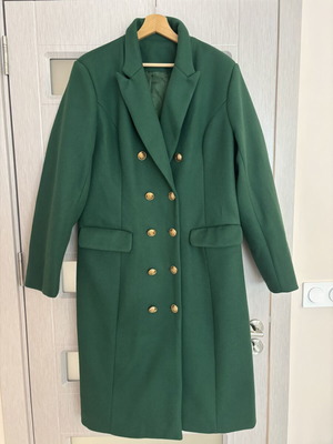 Women's green winter coat XL like new with golden buttons