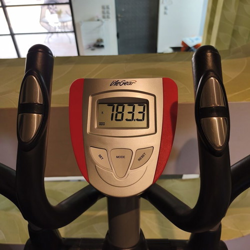 Elliptical machine like new with 783 km usage