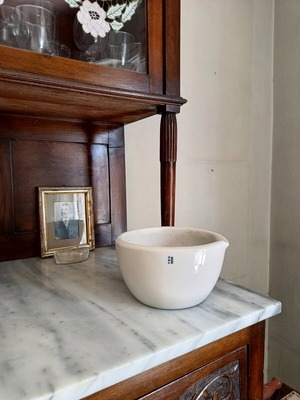 Laboratory mortar large porcelain like new, size 5