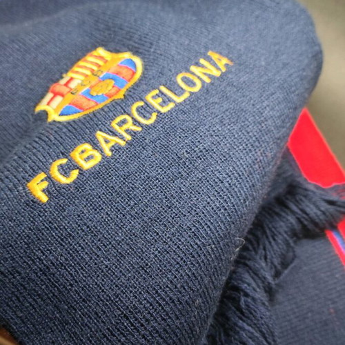 Barcelona scarf like new, elegant and discreet