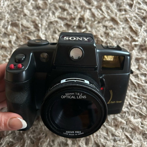 Sony camera like new with handle, flash, and bag