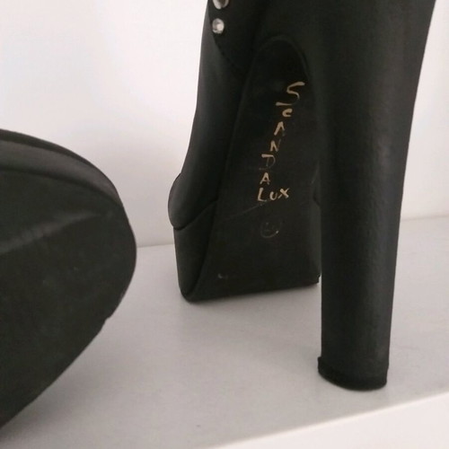 Black ankle boots like new with studs and rhinestones
