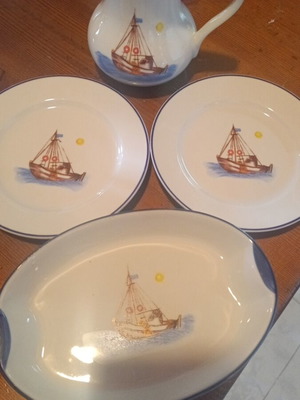 Porcelain serving set with boat design like new