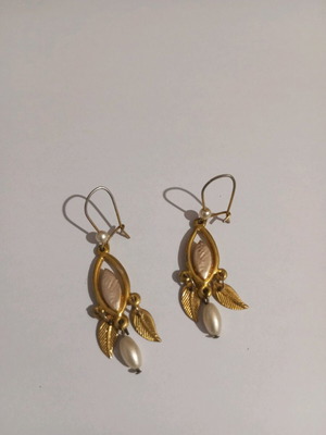 Dangling earrings with leaves new