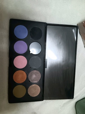 Professional eyeshadow palette like new with refill option