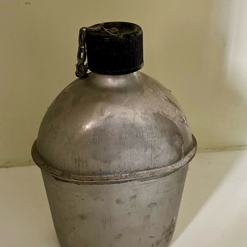 Military metal canteen used, vintage 1945