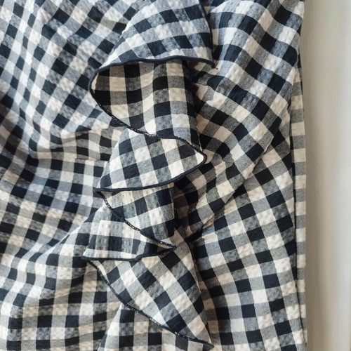 H&M Gingham skirt with ruffles like new, black and white checkered